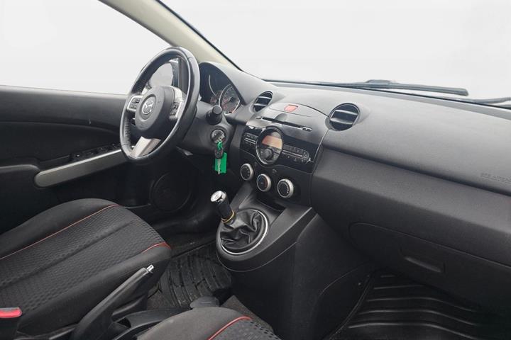 Grå Mazda 2 fra 2011