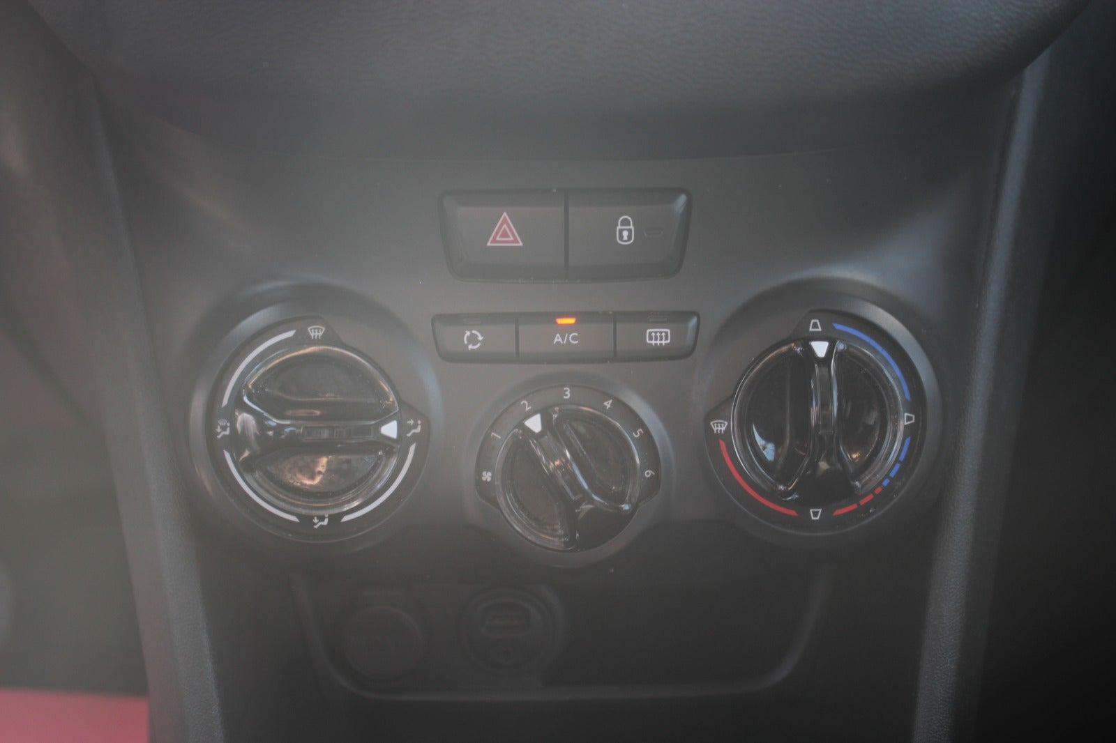 undefined Peugeot 208 fra 2014