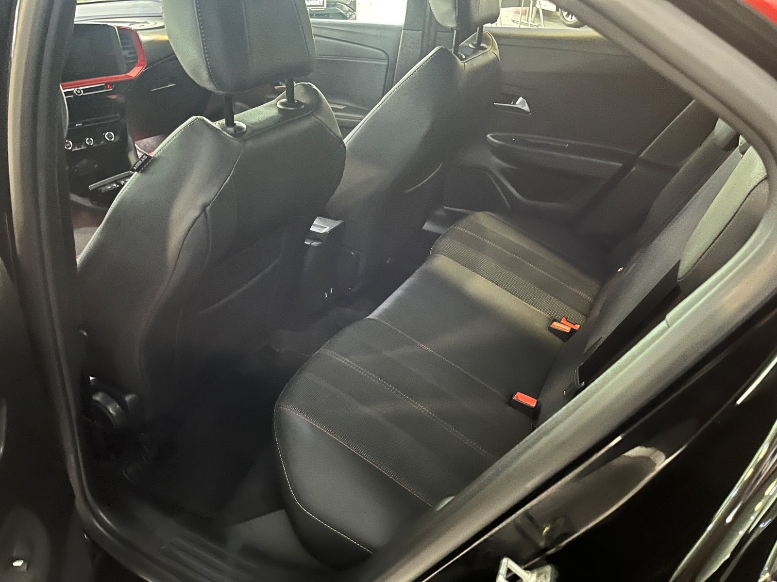 Sort Opel Mokka-e fra 2024