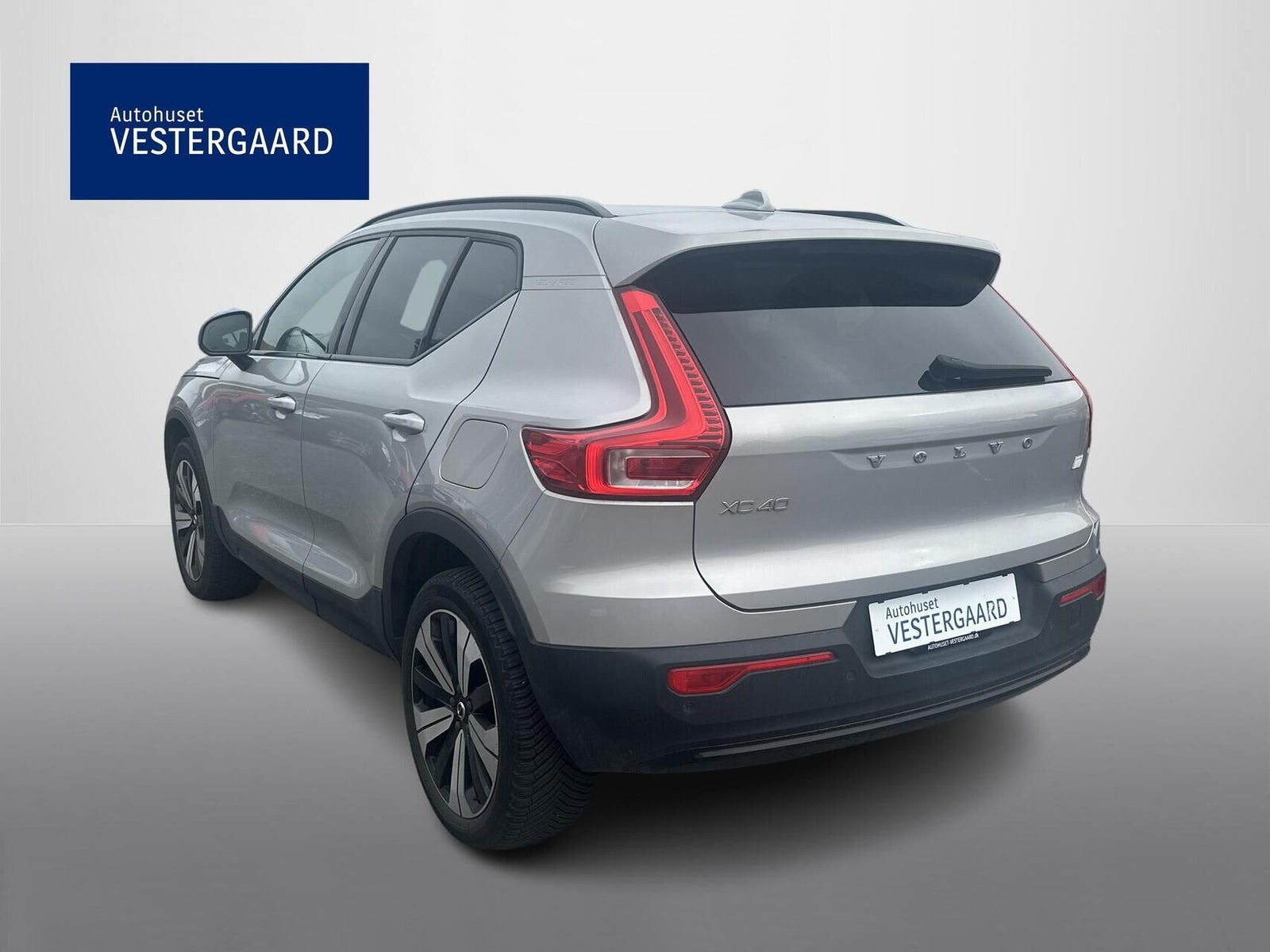 Sølv Volvo XC40 fra 2023