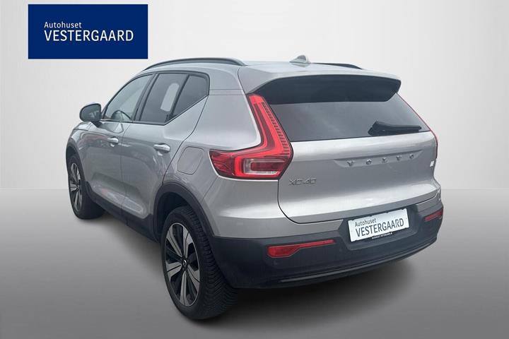 Sølv Volvo XC40 fra 2023