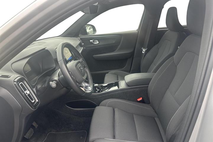 Sølv Volvo XC40 fra 2023