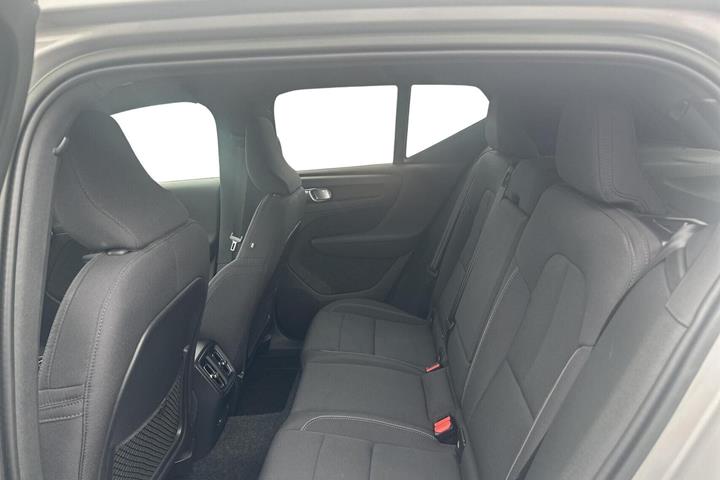 Sølv Volvo XC40 fra 2023
