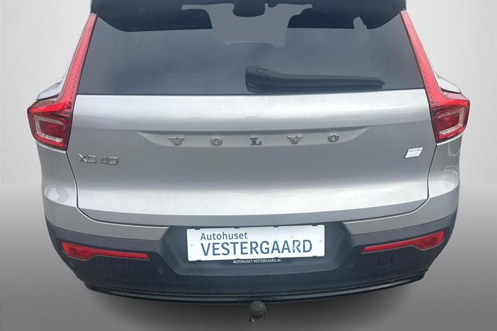 Sølv Volvo XC40 fra 2023