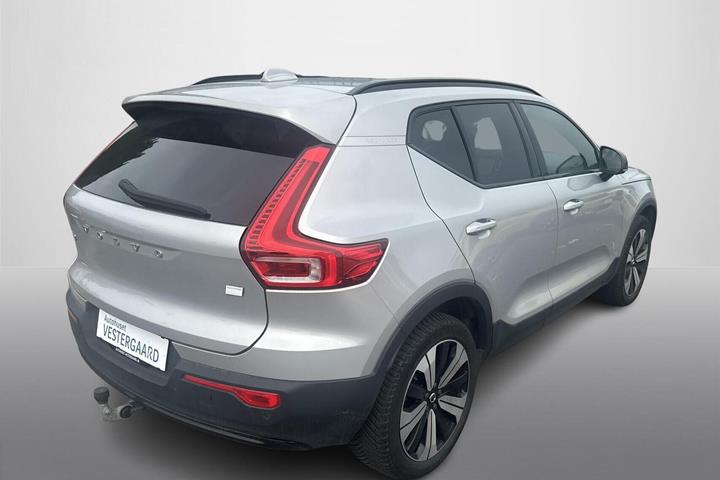 Sølv Volvo XC40 fra 2023