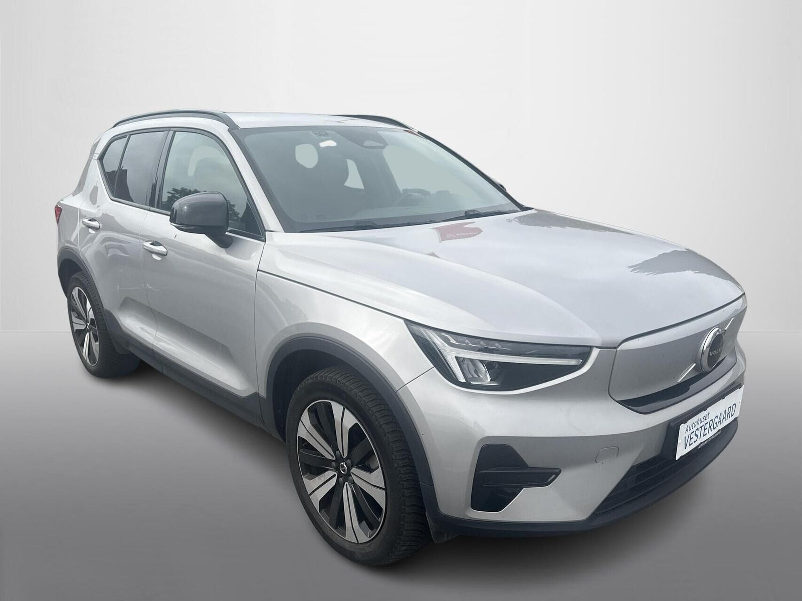 Sølv Volvo XC40 fra 2023