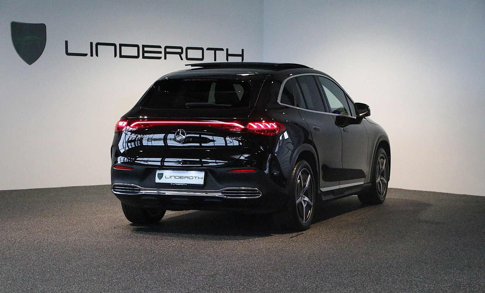 Sort Mercedes EQE350 SUV fra 2024