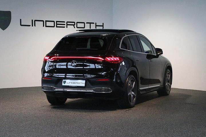 Sort Mercedes EQE350 SUV fra 2024