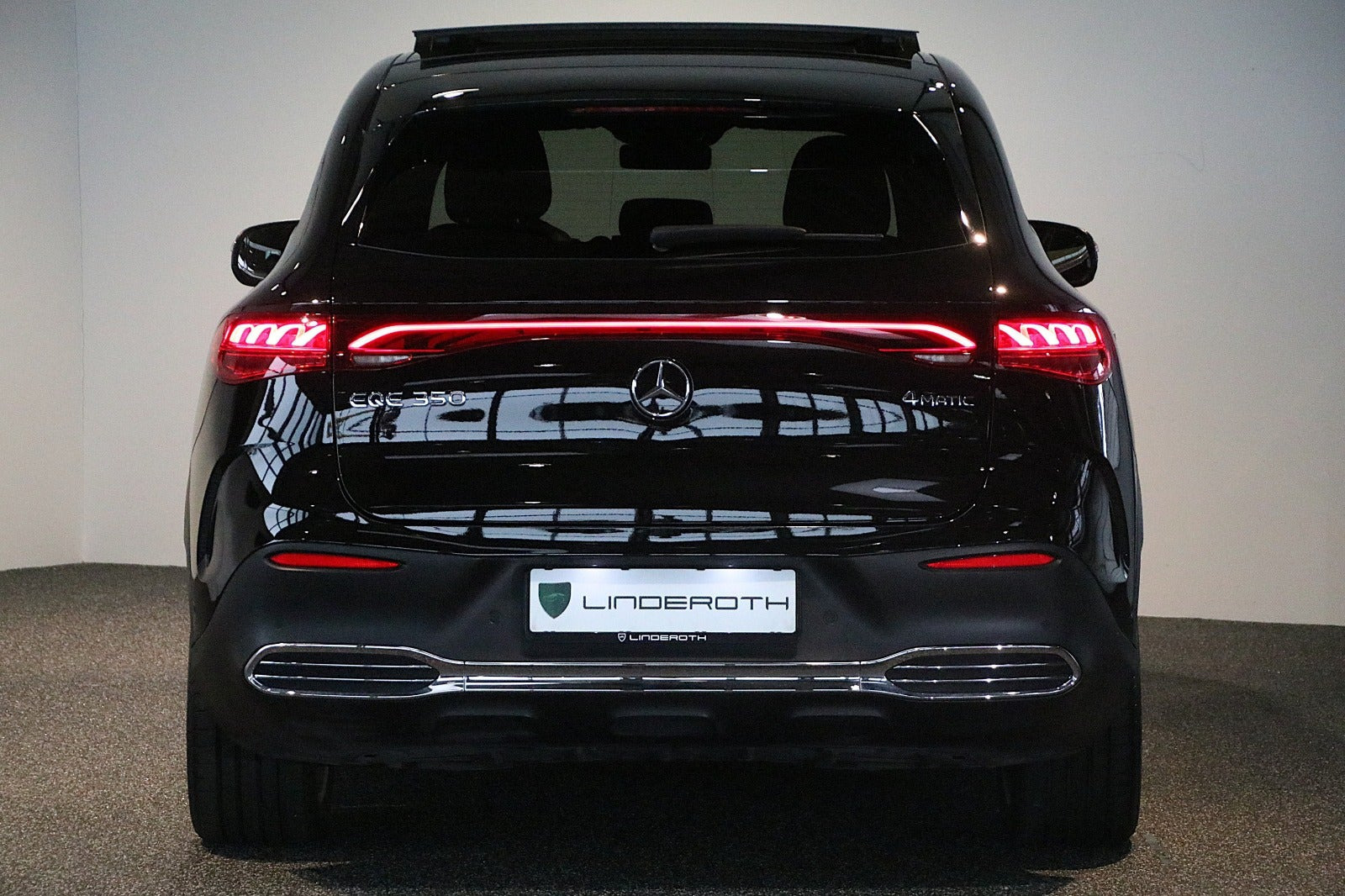 Sort Mercedes EQE350 SUV fra 2024