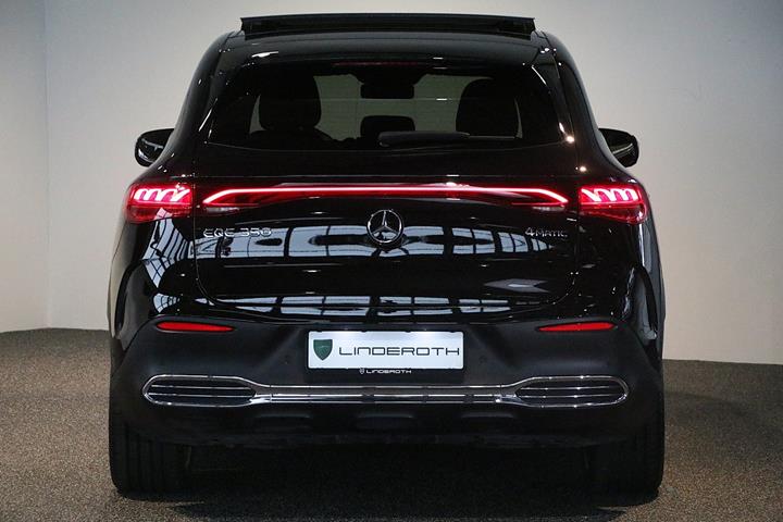 Sort Mercedes EQE350 SUV fra 2024