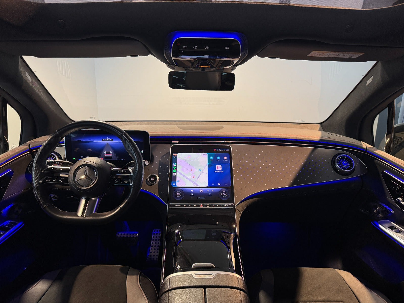Sort Mercedes EQE350 SUV fra 2024