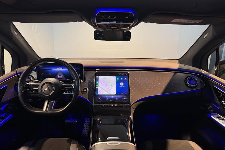 Sort Mercedes EQE350 SUV fra 2024