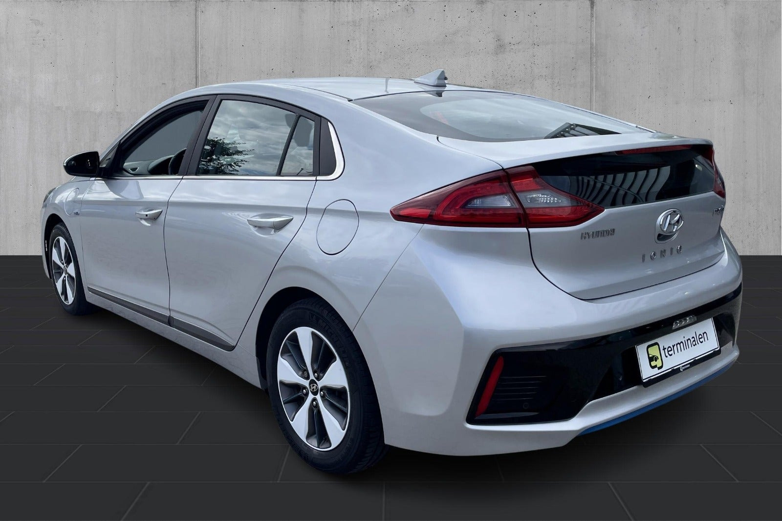 Sølv Hyundai Ioniq fra 2019