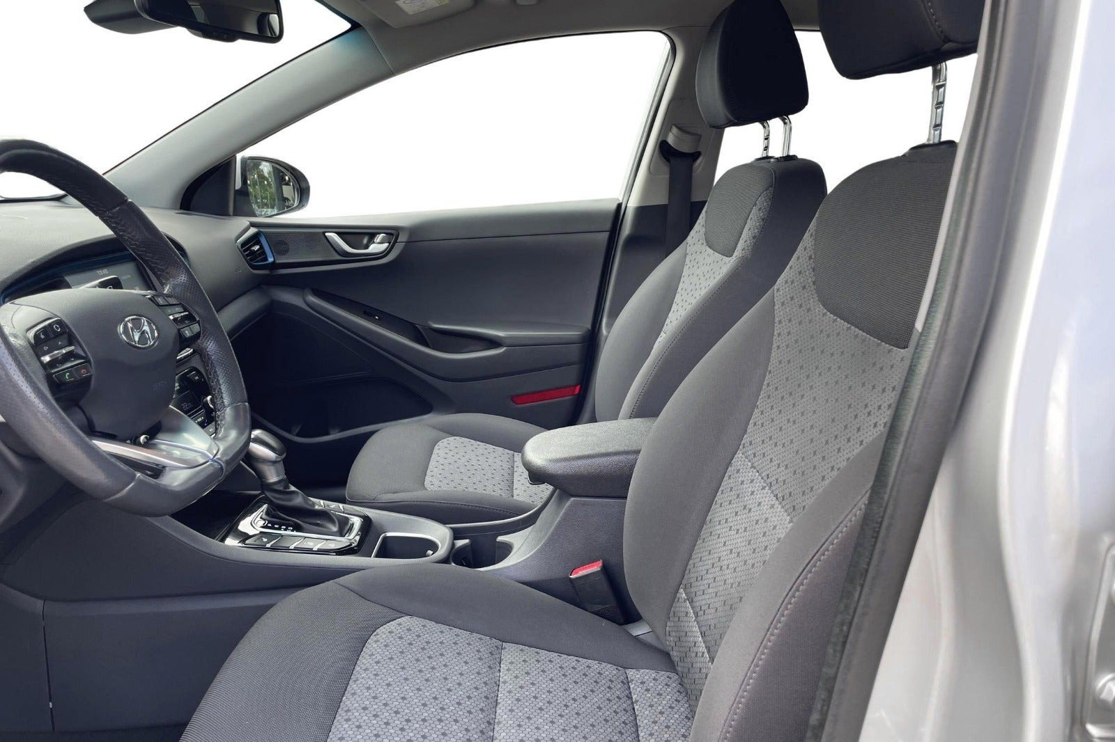 Sølv Hyundai Ioniq fra 2019