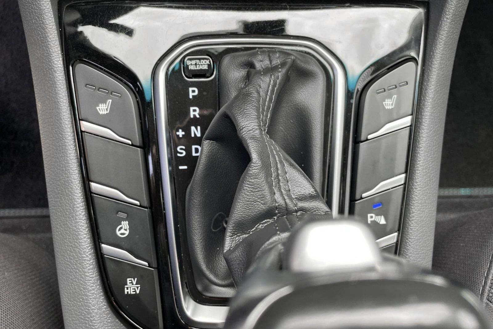 Sølv Hyundai Ioniq fra 2019