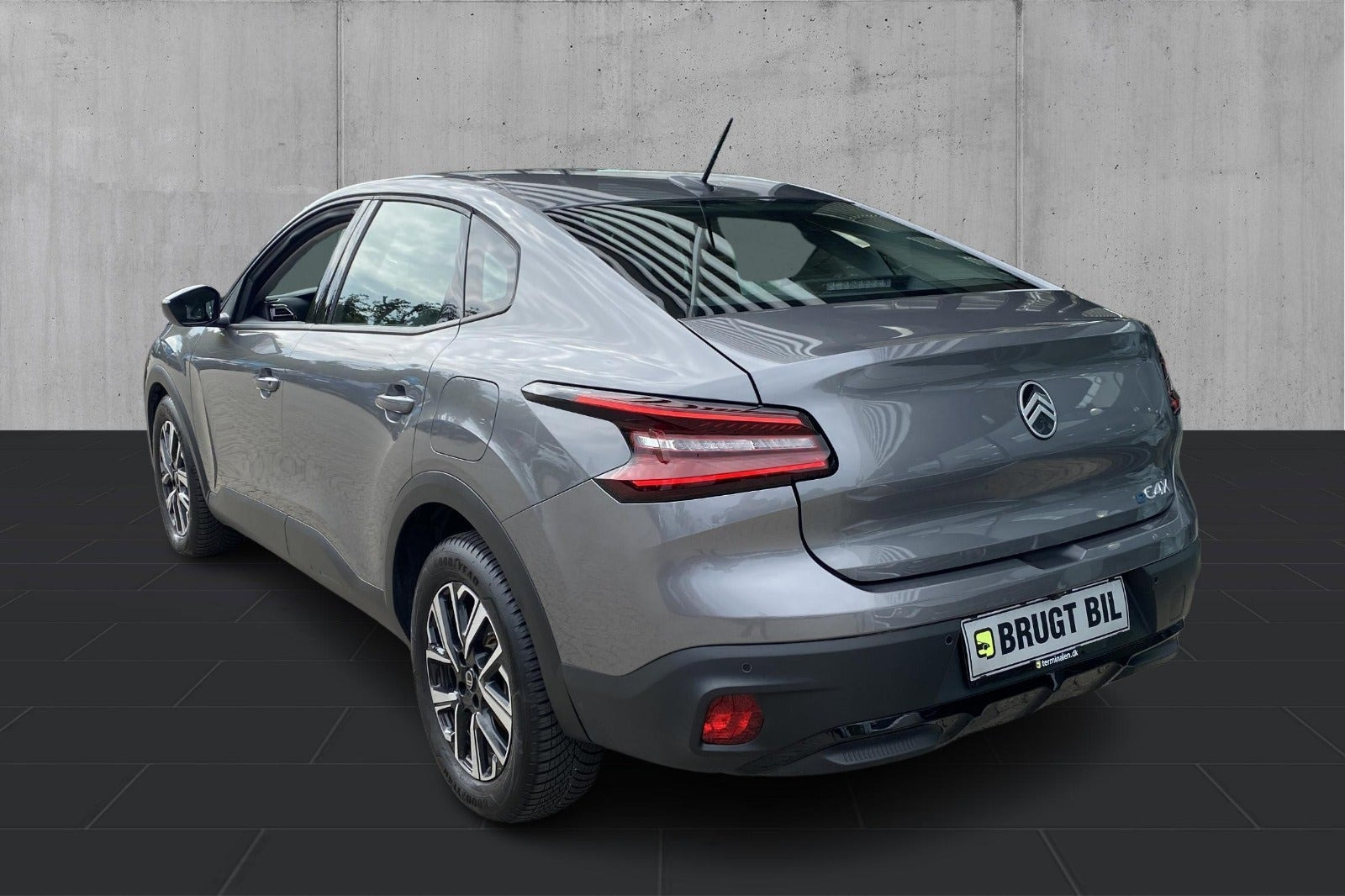 Grå Citroën ë-C4 X fra 2025