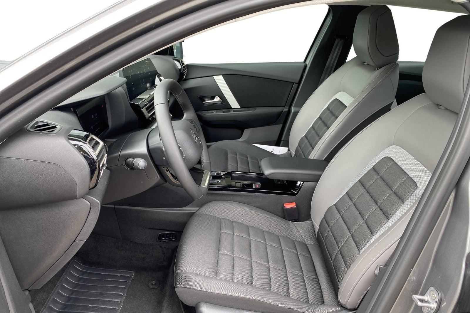 Grå Citroën ë-C4 X fra 2025