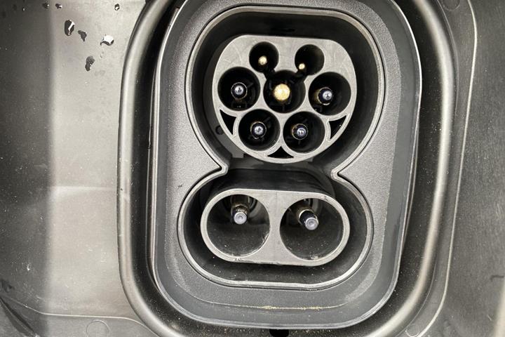 Grå Citroën ë-C4 X fra 2025