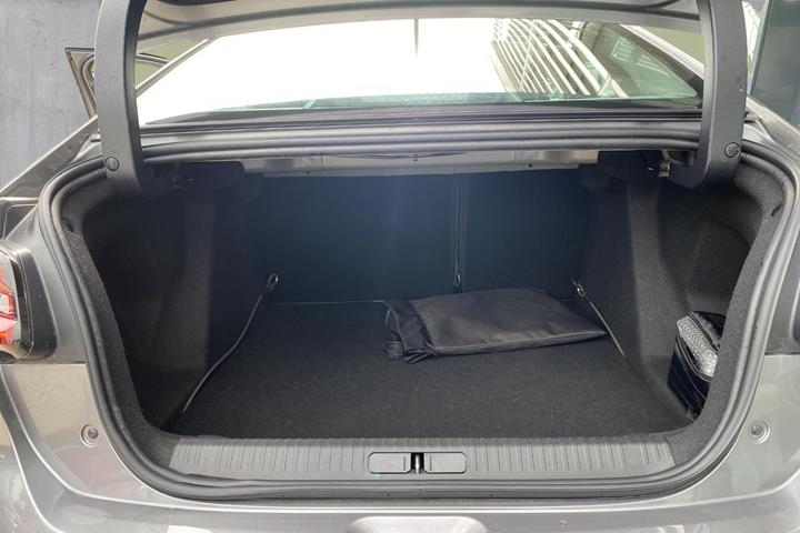 Grå Citroën ë-C4 X fra 2025