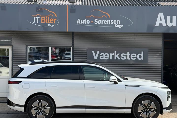 Hvid Xpeng G9 fra 2023