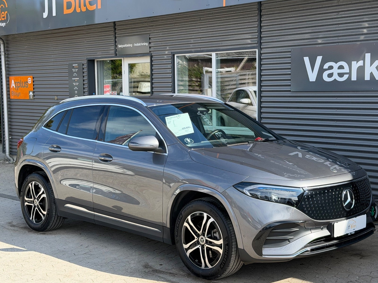 Grå Mercedes EQA250+ fra 2025