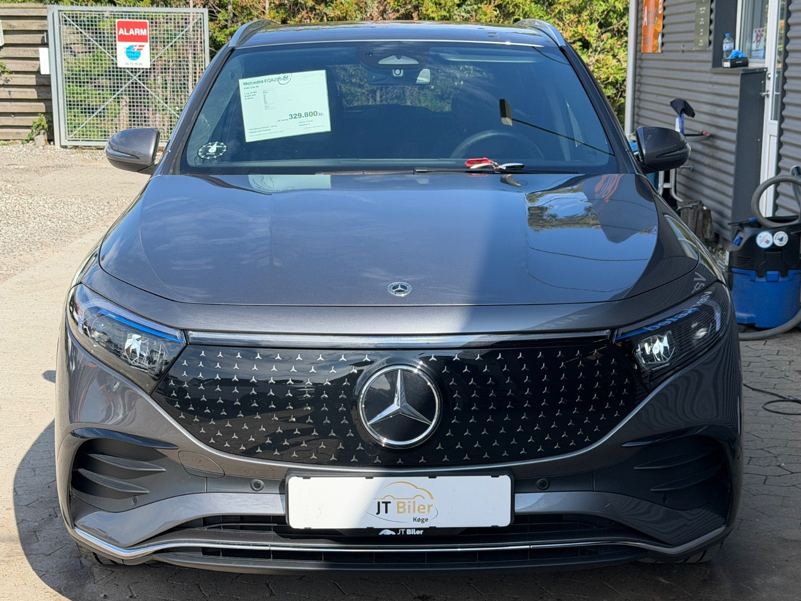 Grå Mercedes EQA250+ fra 2025