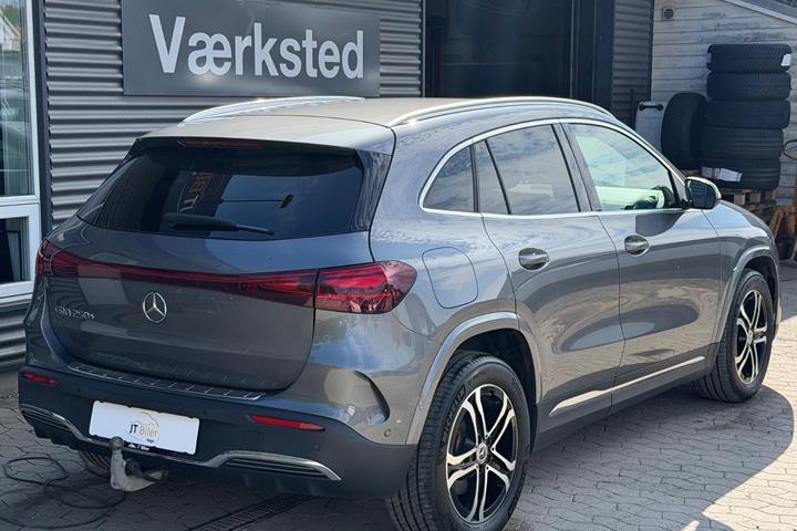 Grå Mercedes EQA250+ fra 2025