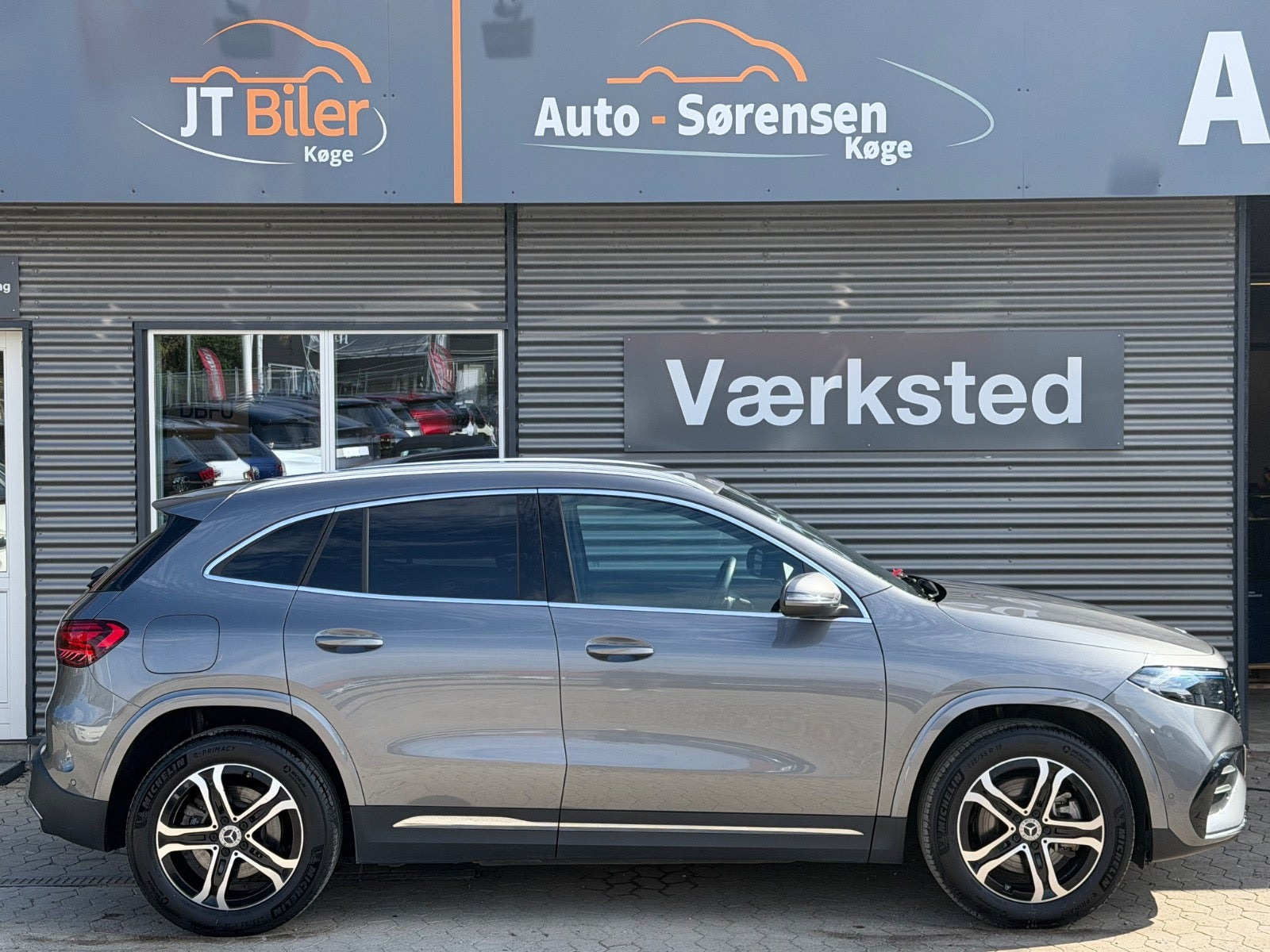 Grå Mercedes EQA250+ fra 2025