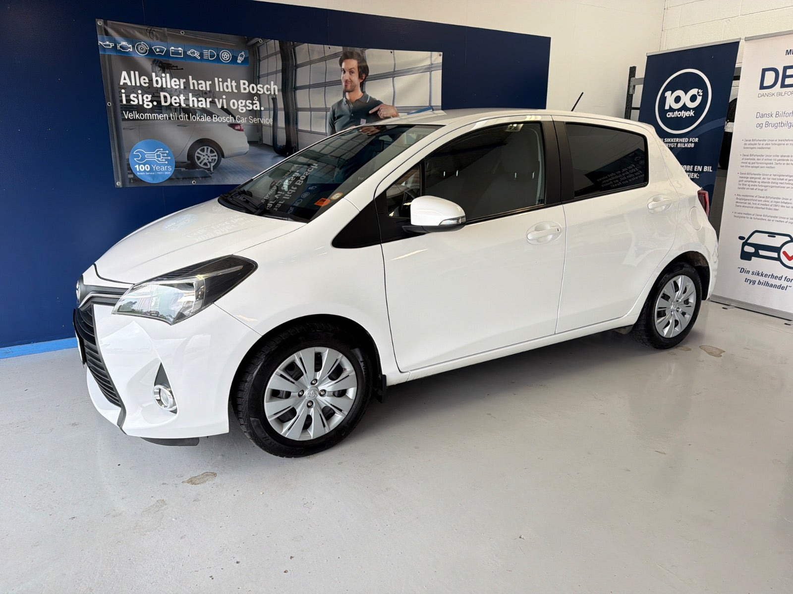 Hvid Toyota Yaris fra 2015