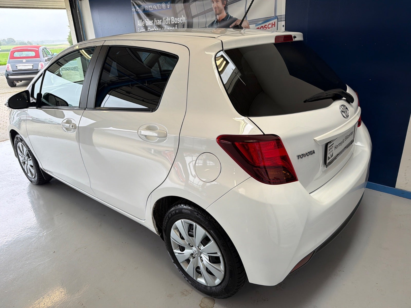 Hvid Toyota Yaris fra 2015