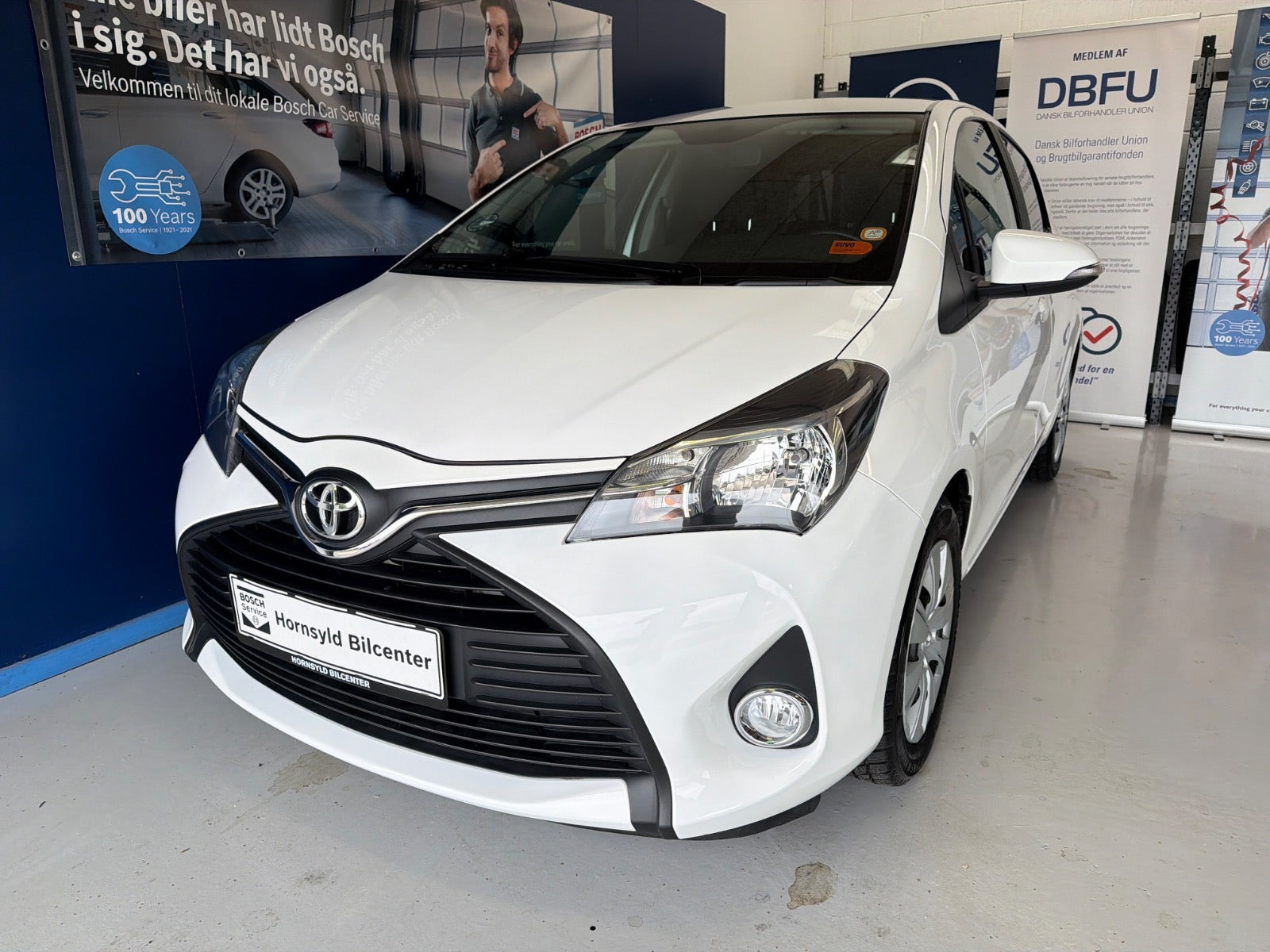 Hvid Toyota Yaris fra 2015