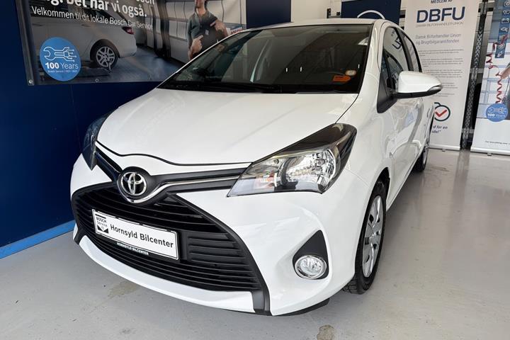 Hvid Toyota Yaris fra 2015
