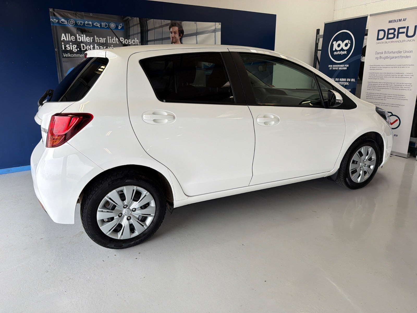 Hvid Toyota Yaris fra 2015