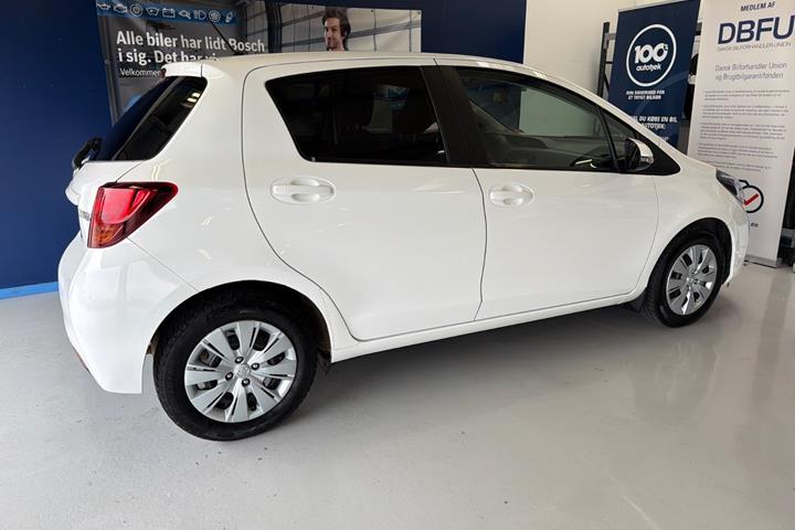 Hvid Toyota Yaris fra 2015