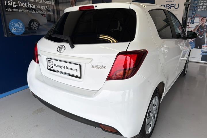 Hvid Toyota Yaris fra 2015
