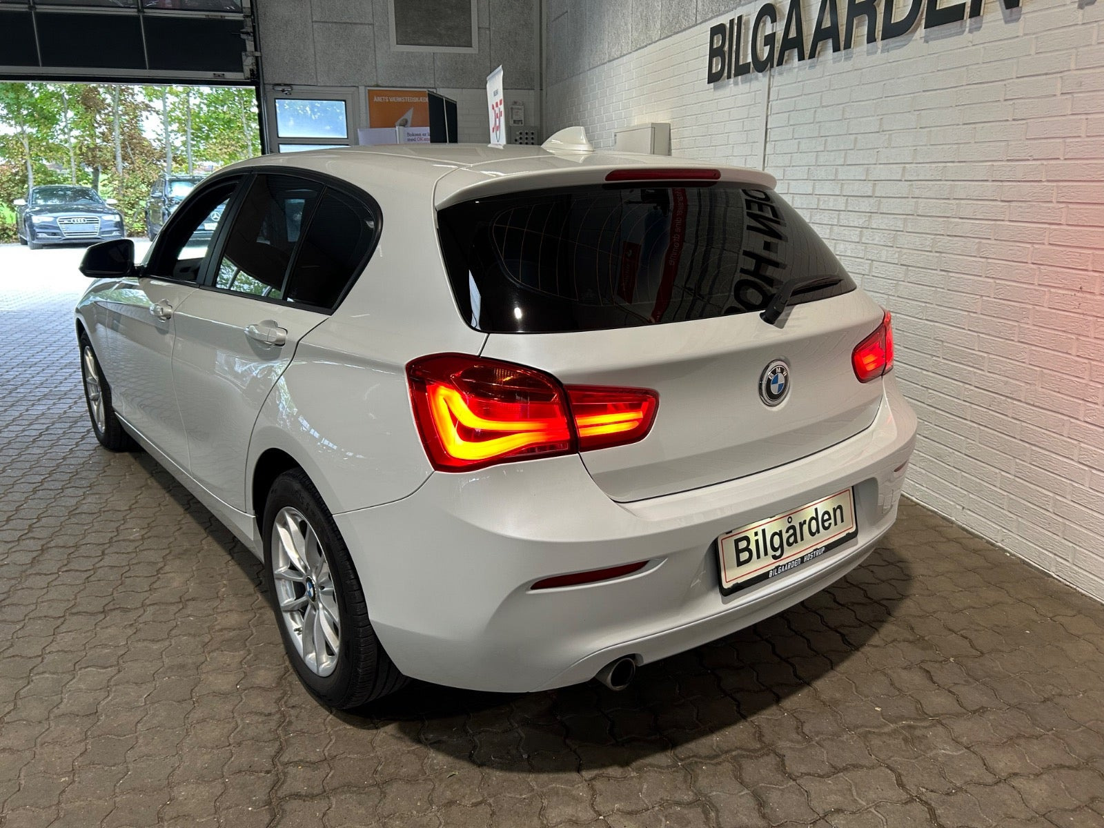 Hvid BMW 118d fra 2018