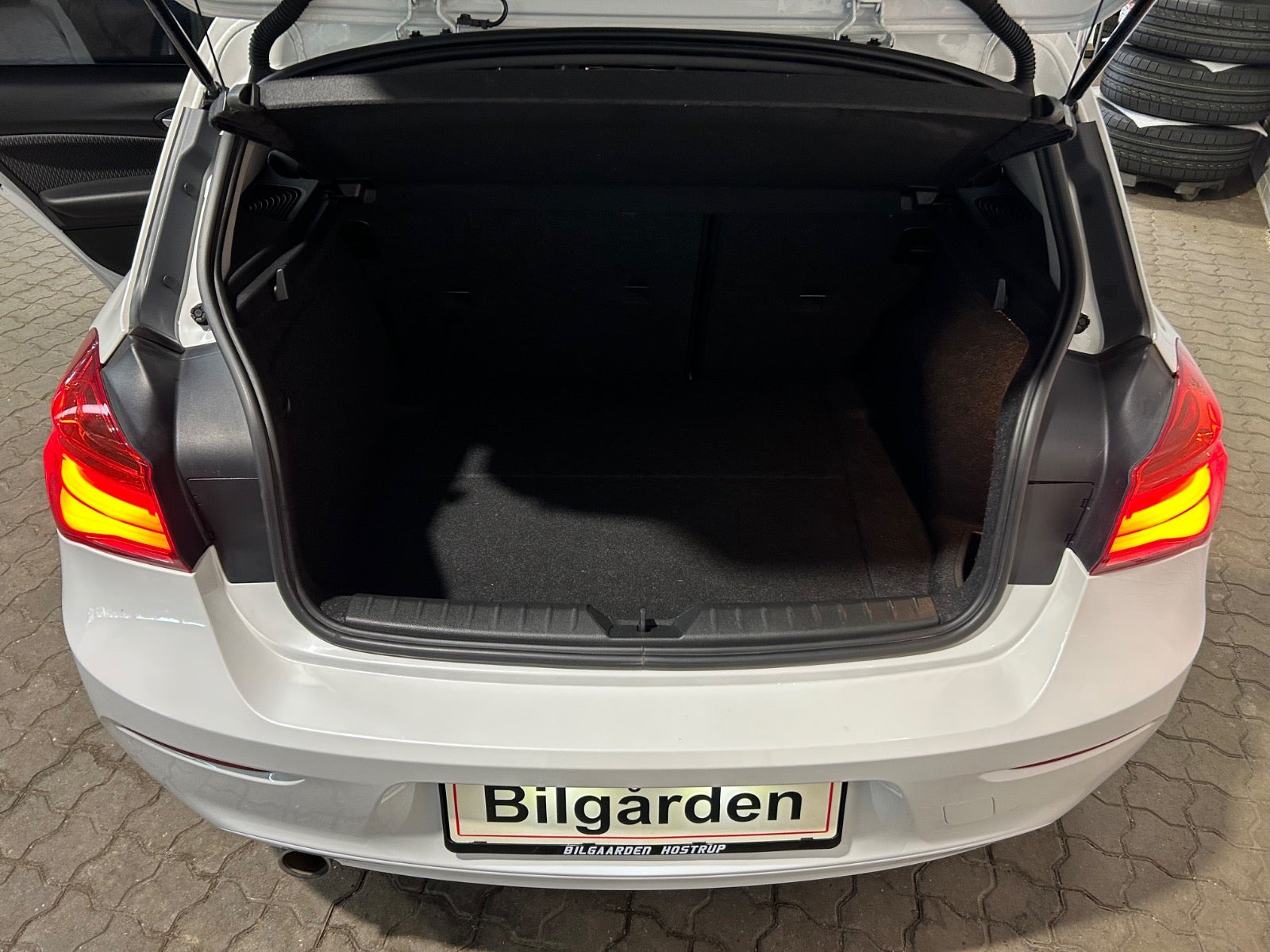 Hvid BMW 118d fra 2018