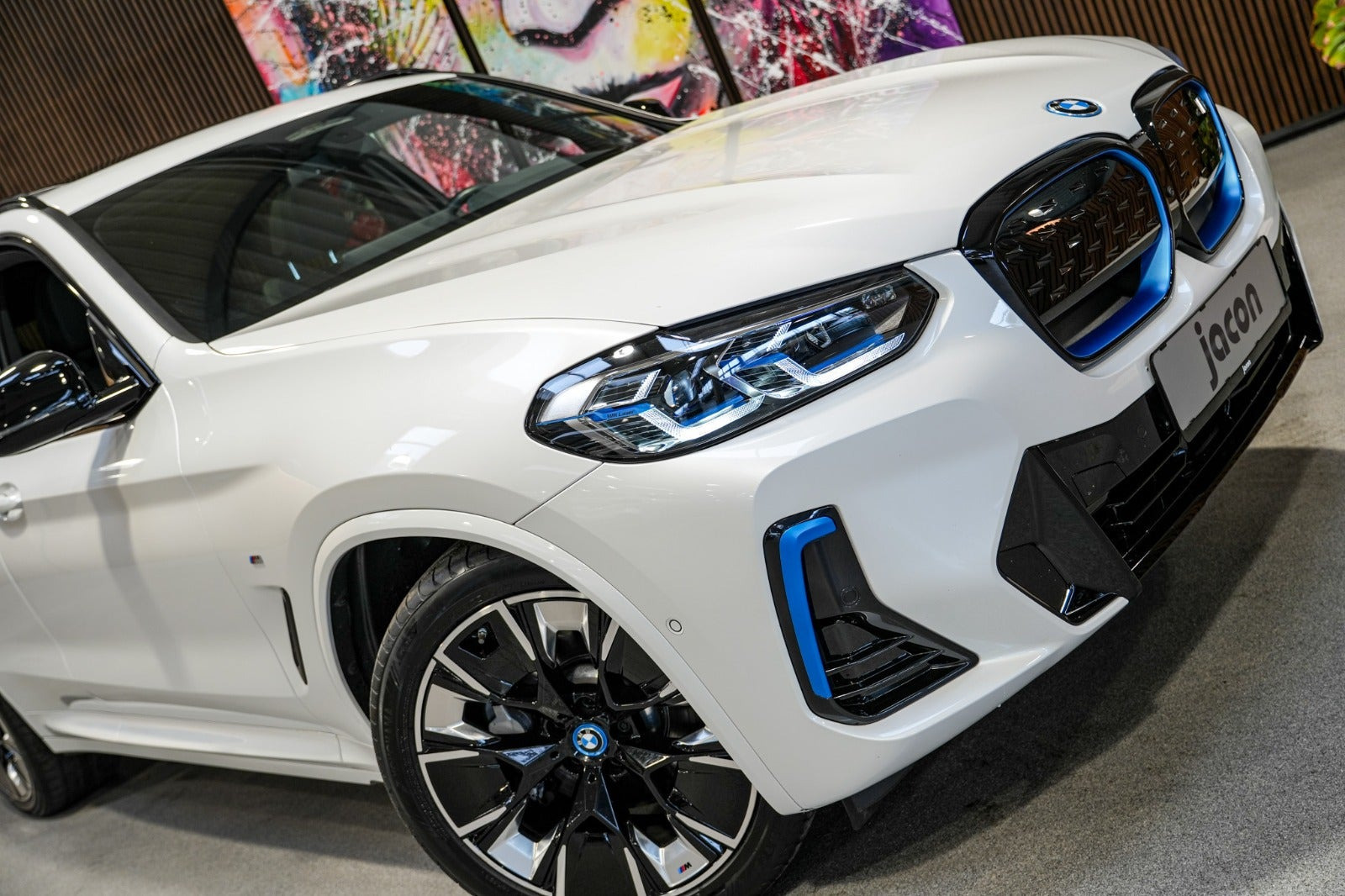 Hvid BMW iX3 fra 2023