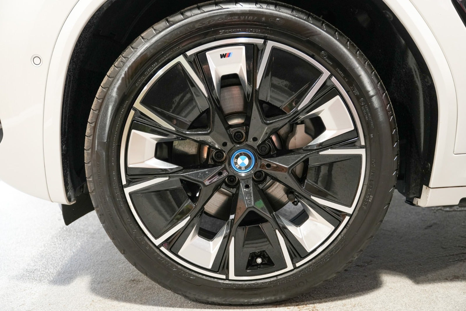 Hvid BMW iX3 fra 2023