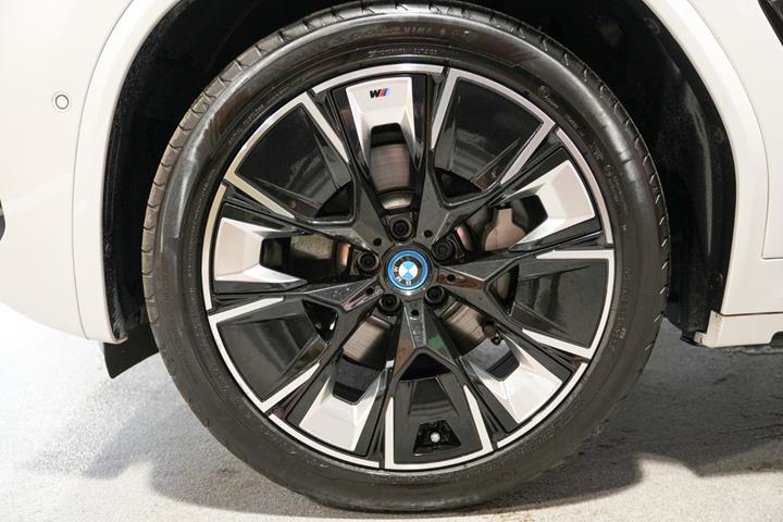 Hvid BMW iX3 fra 2023