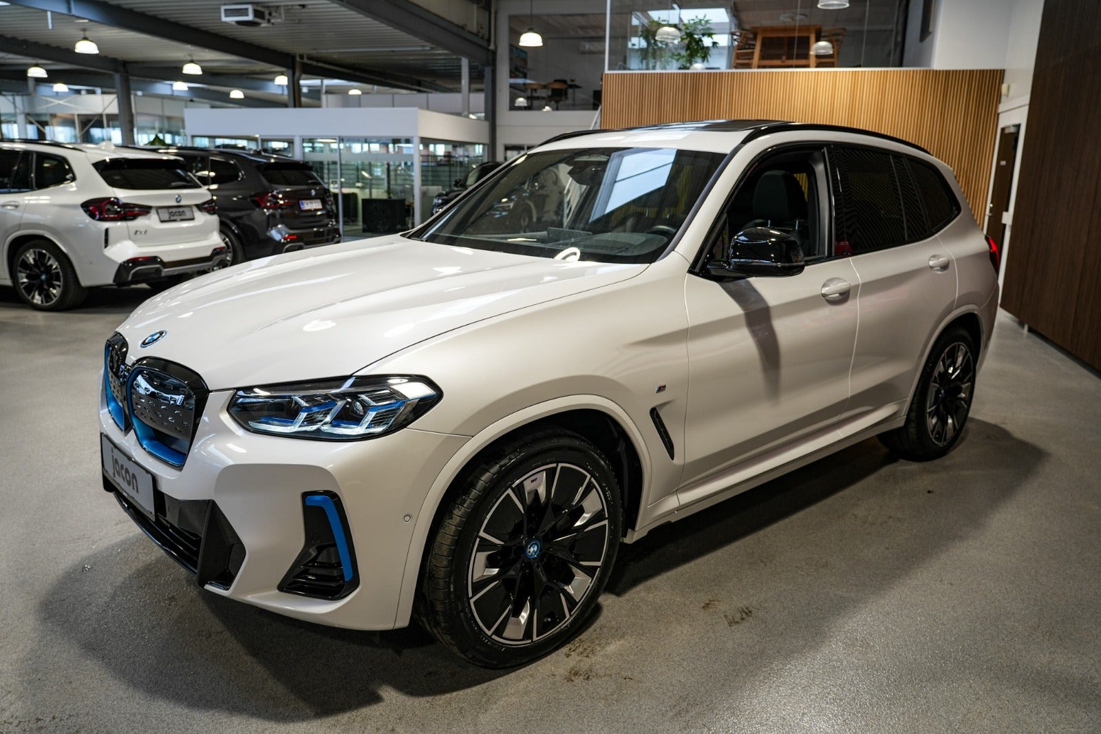 Hvid BMW iX3 fra 2023