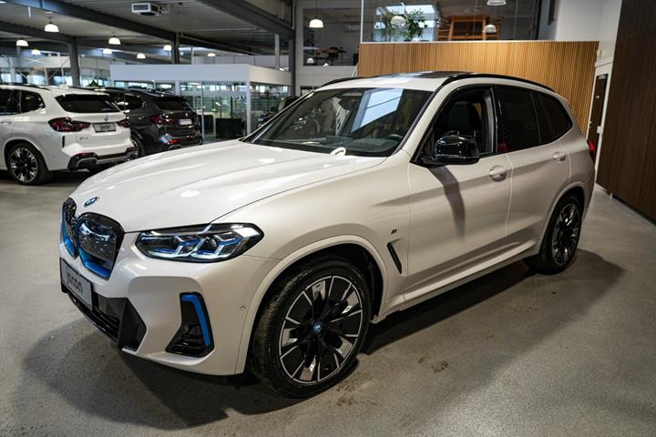 Hvid BMW iX3 fra 2023