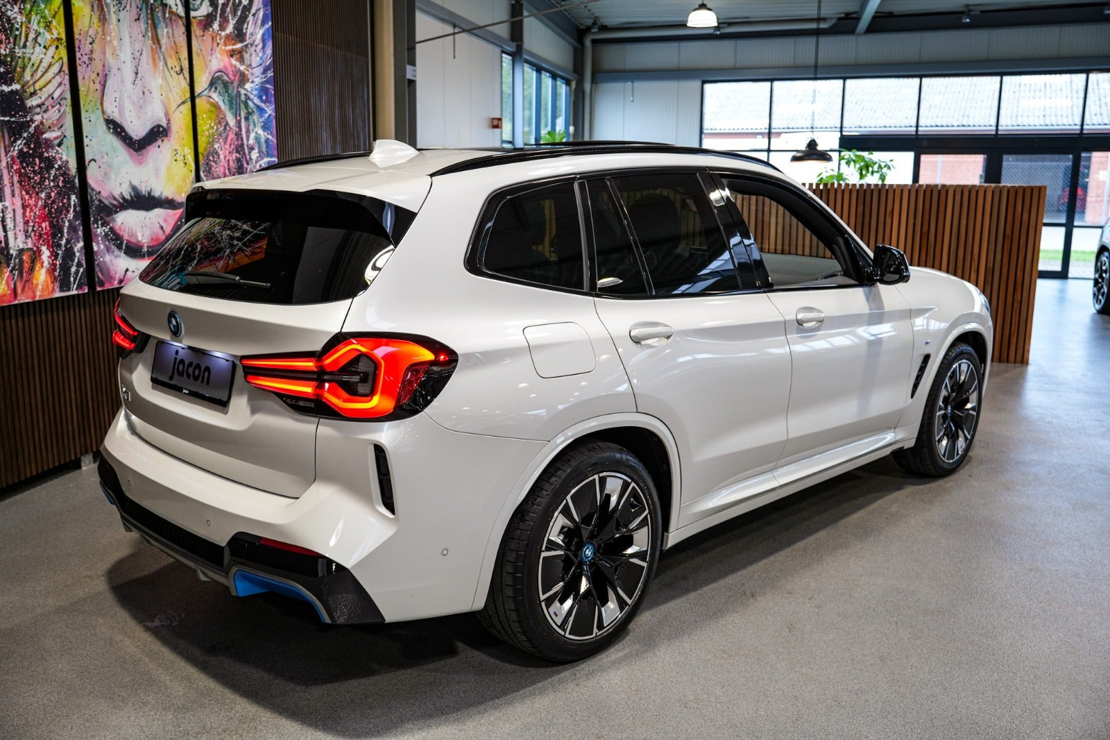 Hvid BMW iX3 fra 2023