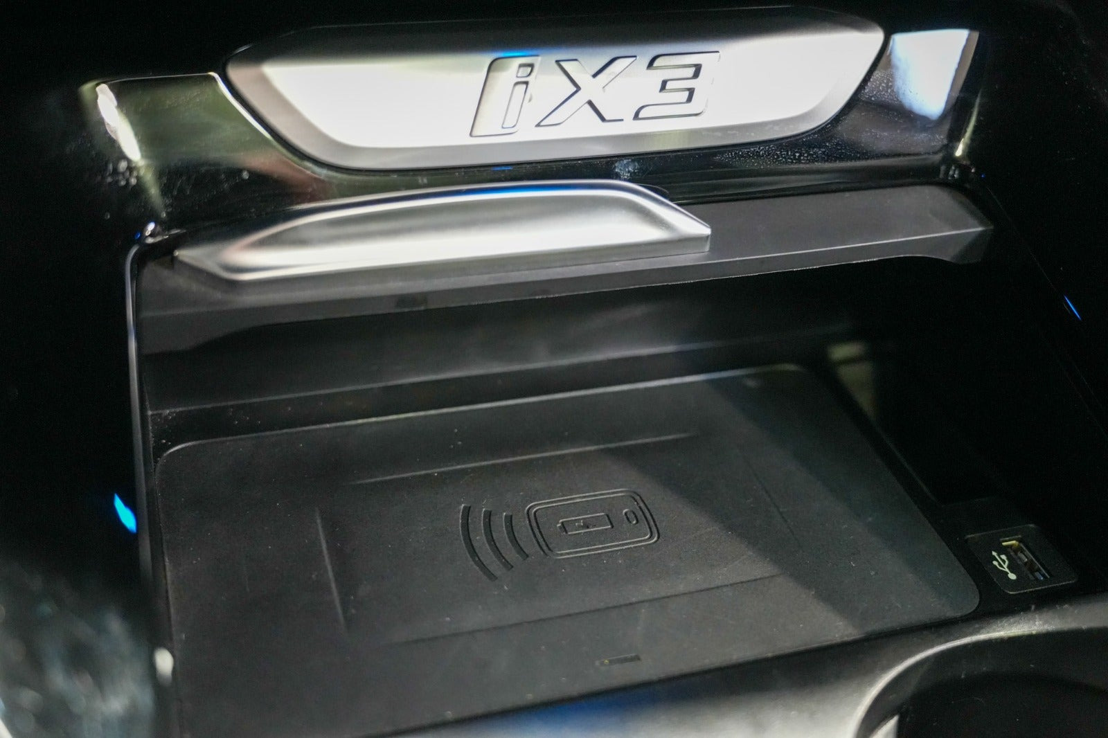 Hvid BMW iX3 fra 2023