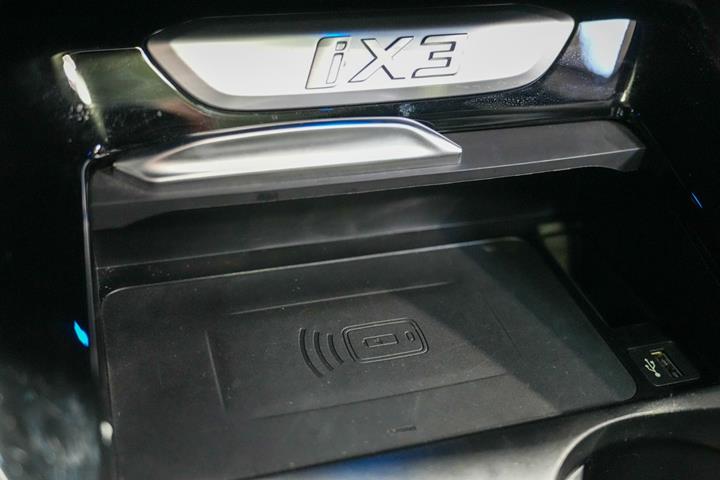 Hvid BMW iX3 fra 2023