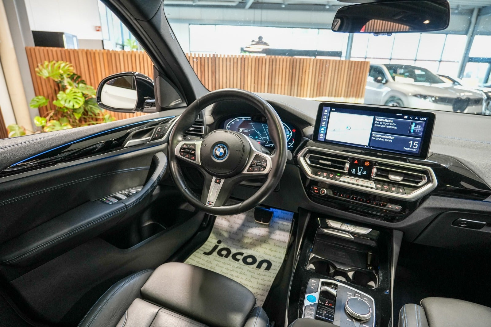 Hvid BMW iX3 fra 2023