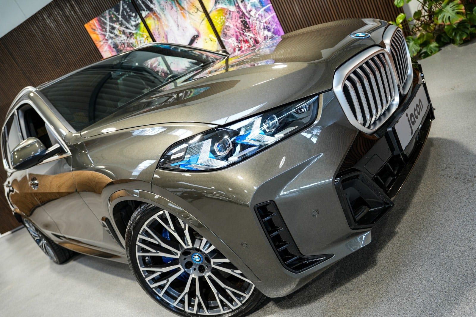 Grøn BMW X5 fra 2023