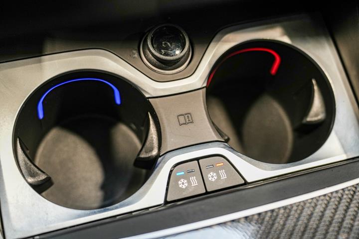Grøn BMW X5 fra 2023