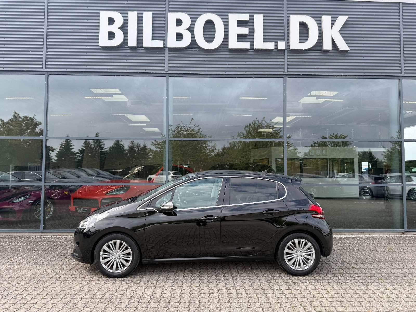 Sort Peugeot 208 fra 2019