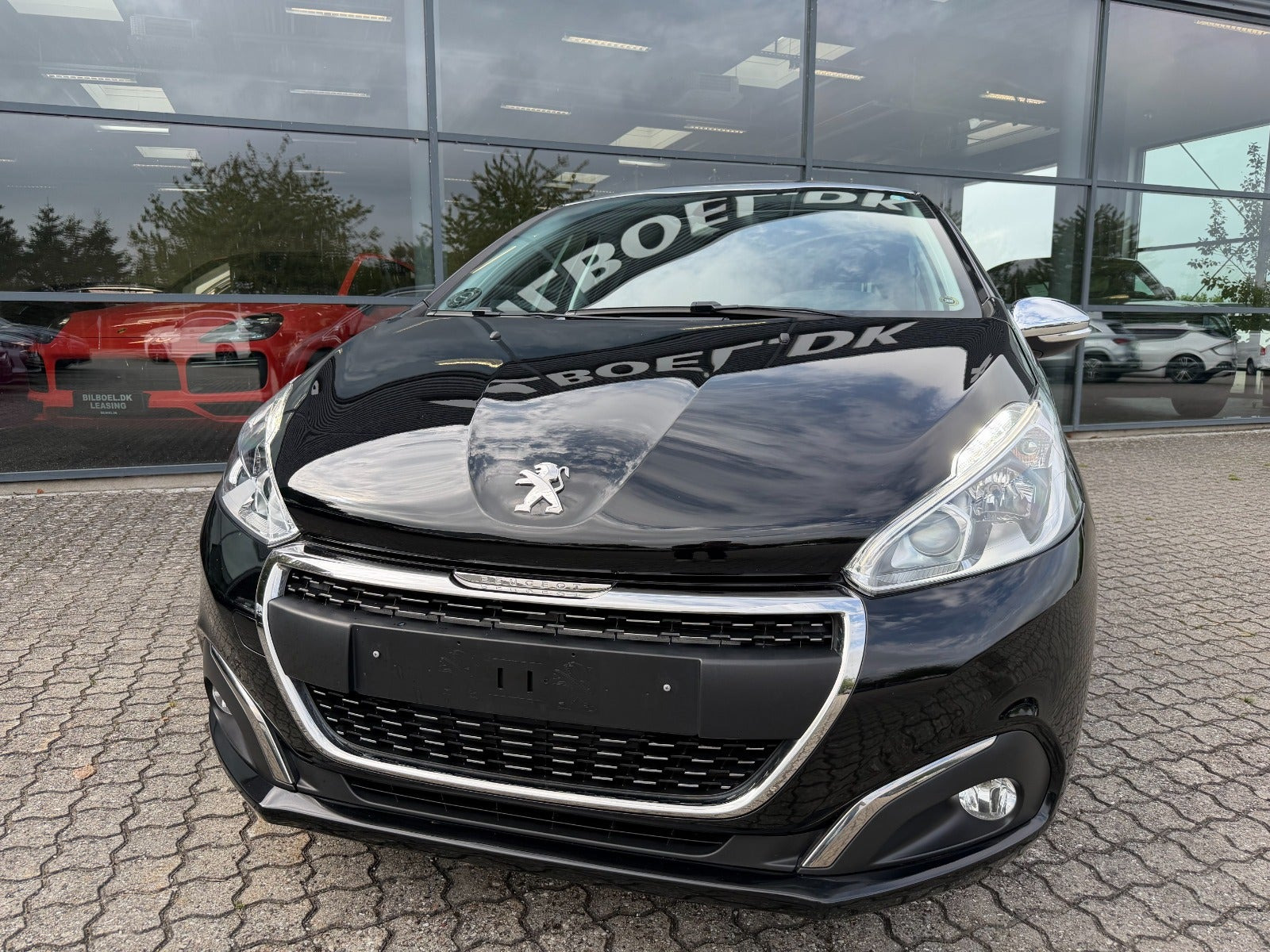 Sort Peugeot 208 fra 2019